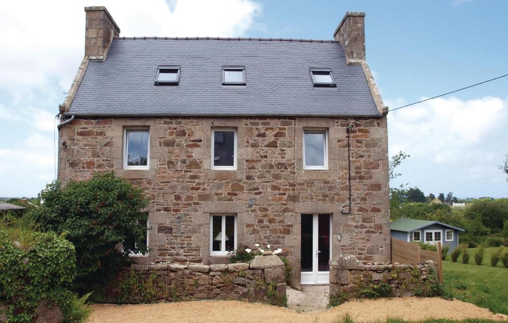 Beautiful Home In Pleumeur Bodou With 3 Bedrooms And Wifi - Perros-Guirec