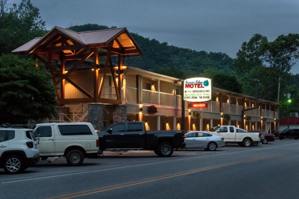 Rivers Edge Motel - Cherokee, NC