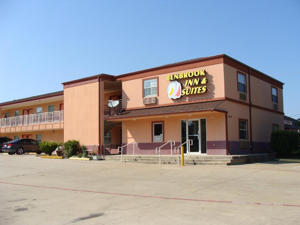 Benbrook Inn & Suites - Montserrat Road – Fort Worth
