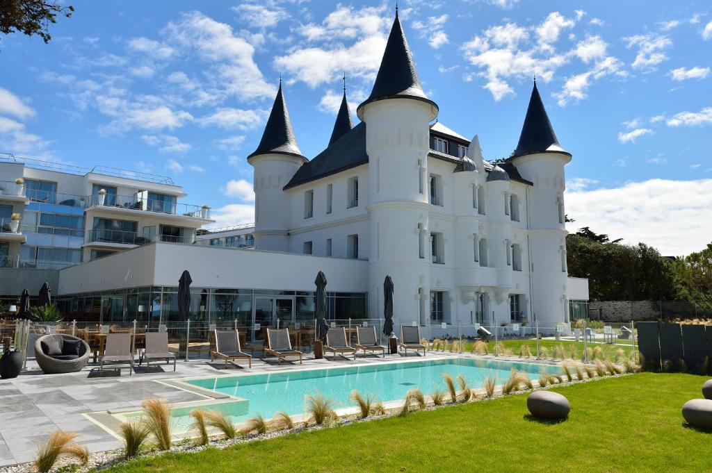 Hôtel Château Des Tourelles, Thalasso Et Piscine D'eau De Mer Chauffée - Pornichet