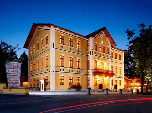 Hotel & Restaurant Waldschloss - Passau