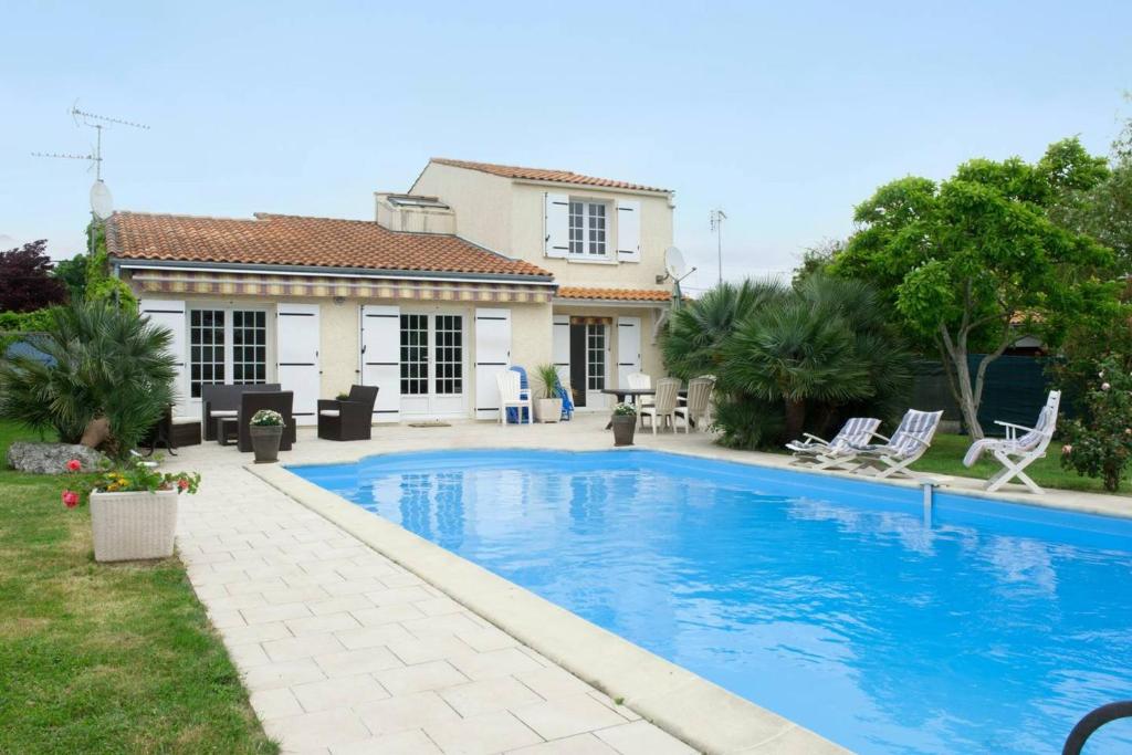 Villa De 4 Chambres Avec Piscine Privee Jardin Clos Et Wifi A Aytre A 5 Km De La Plage - La Rochelle