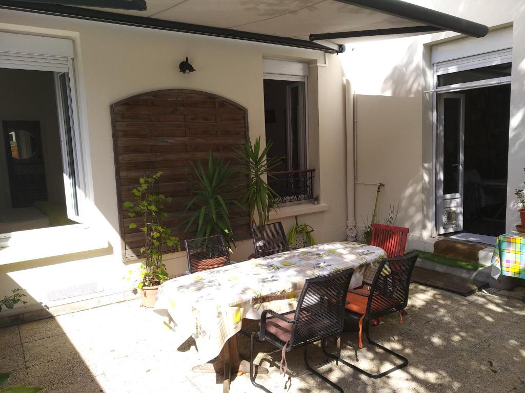 Cosy Rare 2 Bedroom Apartment Around A Private Garden - Colombes