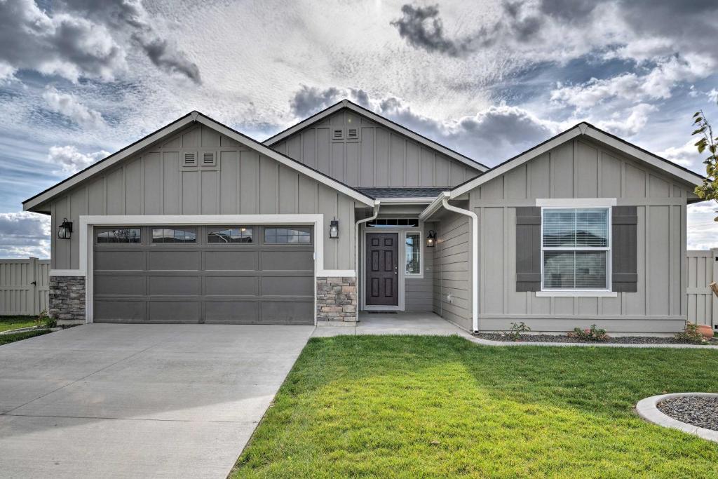 Modern Caldwell House with Yard and Furnished Patio! - New Plymouth, ID
