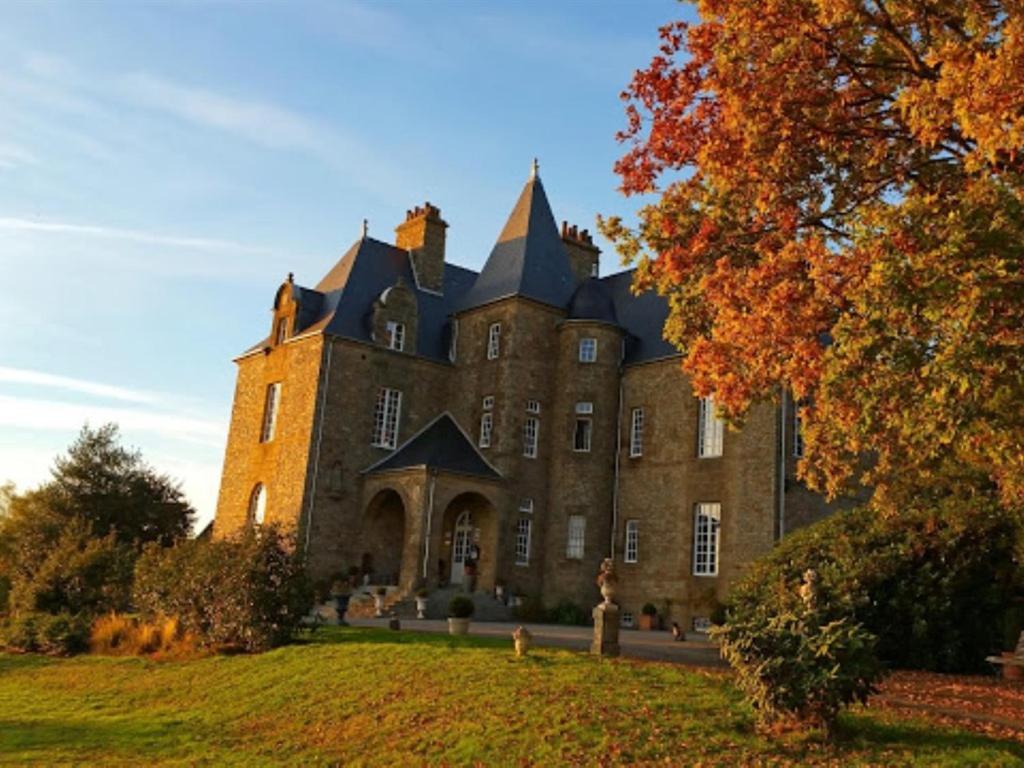 Château De Montbrault - Fougères