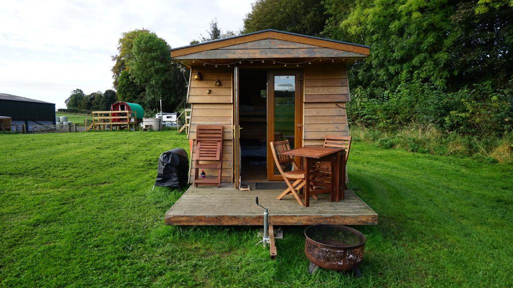Unique Off- Grid Beehive Pod At Westcote Glamping - Angleterre