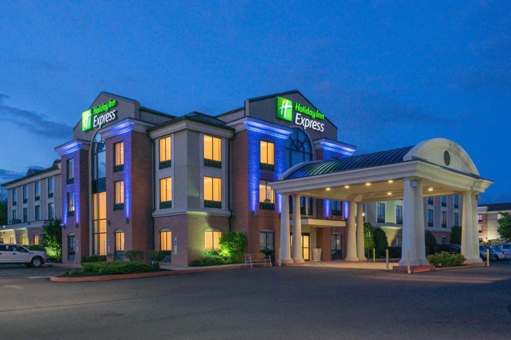 Holiday Inn Express and Suites - Quakertown, an IHG Hotel - Bucks County