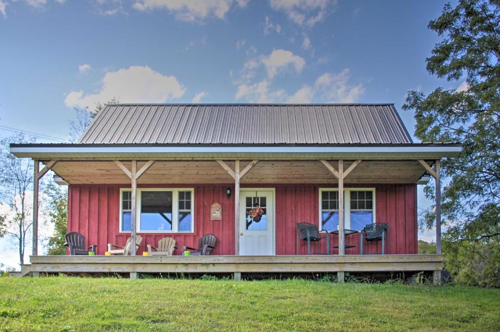 Rural Farmhouse Cabin on 150 Private Wooded Acres! - Chautauqua
