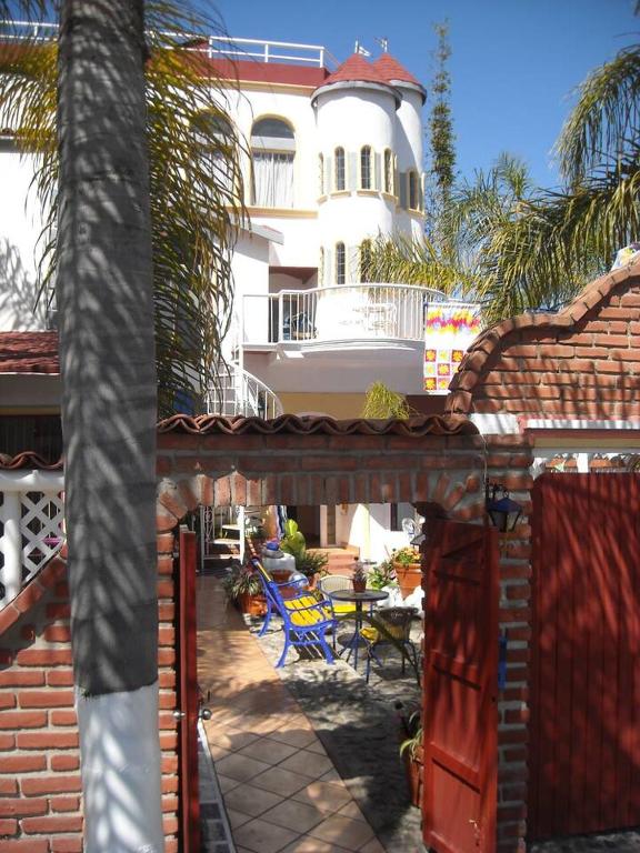 Welcome To Casa Viva Mexico 3-bedrooms 2-bathroms 6-guests Close To Shoping Center & Beach - San Diego, CA