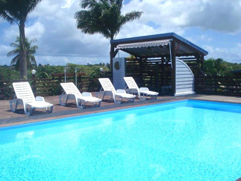 Maison De 3 Chambres Avec Piscine Partagee Jardin Clos Et Wifi A Sainte Anne A 3 Km De La Plage - Guadeloupe
