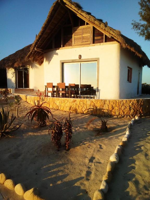 House with one bedroom in Anakao with furnished garden and WiFi 10 m from the beach - Madagascar