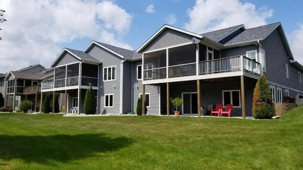 New Condos (221) - 20 min to Alliant Energy Center - Deerfield, WI