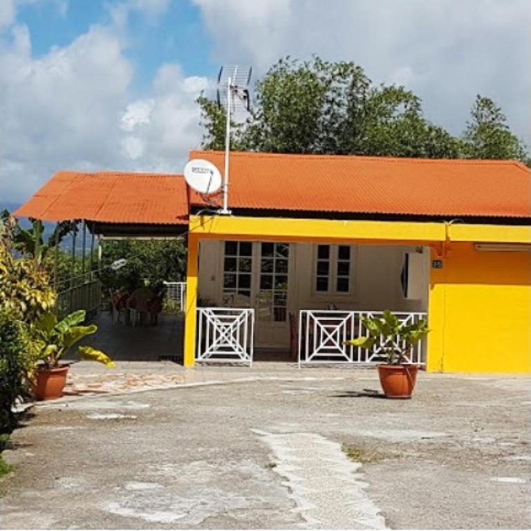 Maison De 3 Chambres Avec Vue Sur La Ville Jardin Clos Et Wifi A Le Lamentin - Martinique