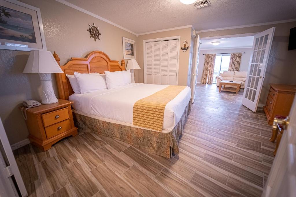 Dockside Inn & Resort - The Bahamas