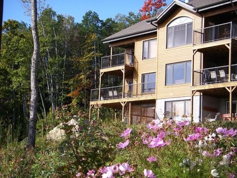 Le Massif de Charlevoix Vacation Rentals & Airbnb COZYCOZY