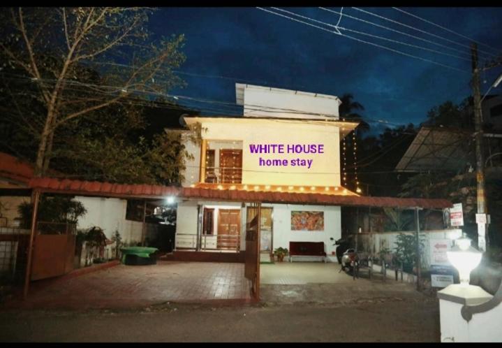 WHITE HOUSE HOME STAY - Guruvayur