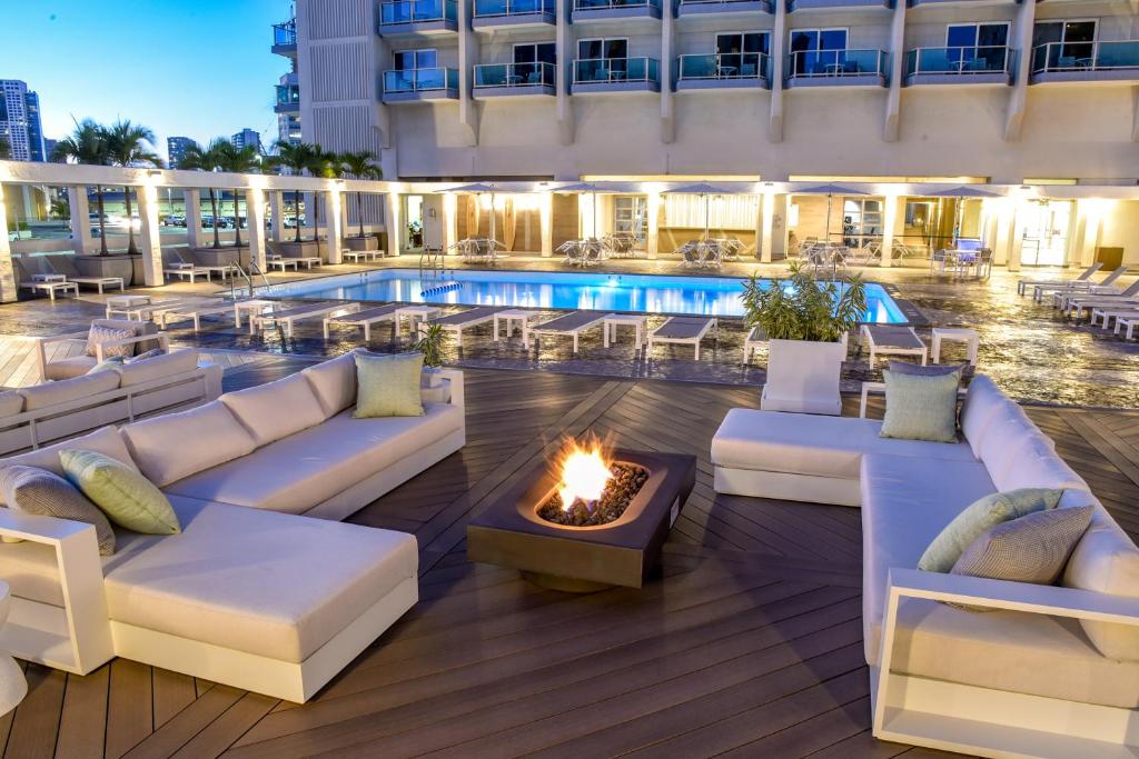Ala Moana Hotel - Resort Fee Included - Honolulu, HI