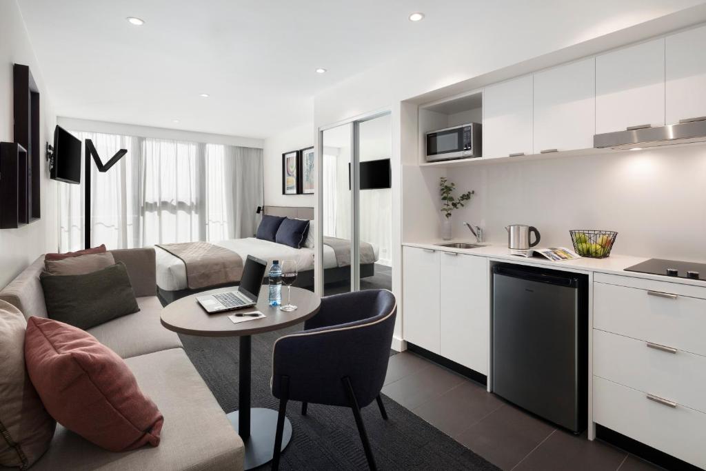 One Bedroom Apartment - Quest St Kilda Road - Australia