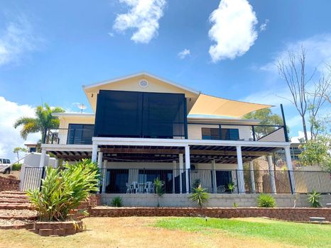 Hideaway Bay Holiday Rentals & Airbnb COZYCOZY