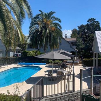 Russell Vacation Rentals & Airbnb COZYCOZY