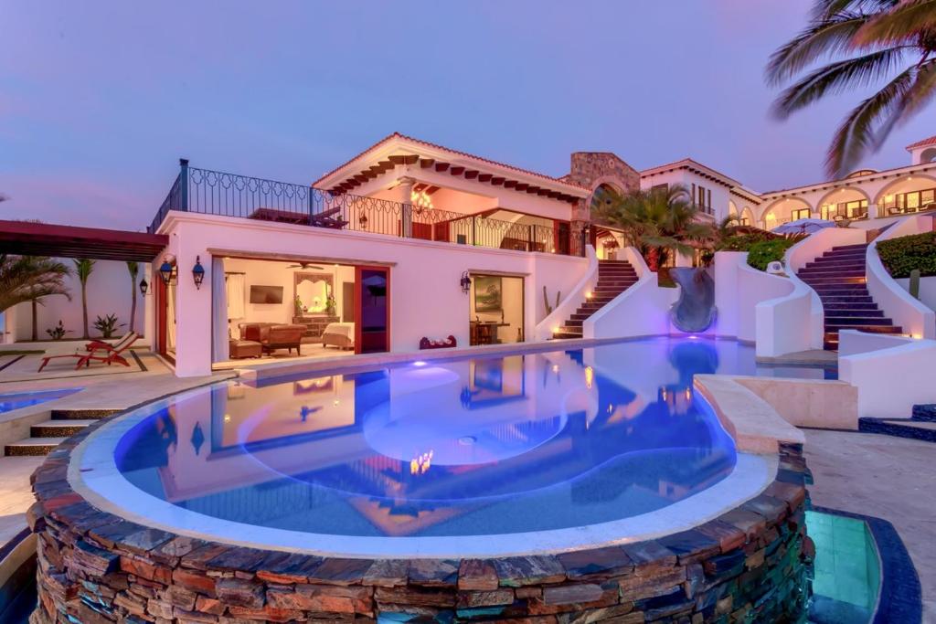 Exclusive Beachfront Villa with Full Staff, Spa, & Pool - Cabo Pulmo National Park
