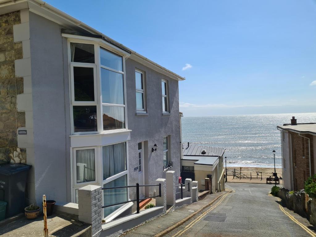 Beautiful Seaside Apartment With Parking - Isle of Wight