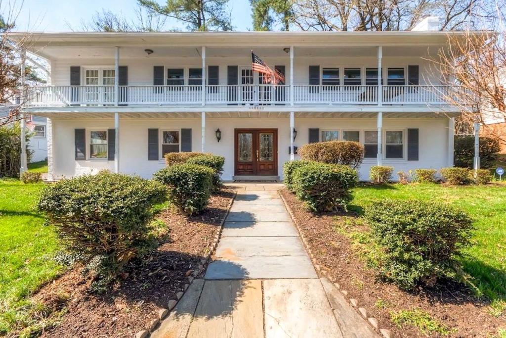 Southern-style Home With Luxe Kitchen 15 Min To Dc! - Washington, D.C.