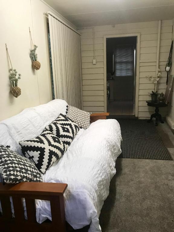 Charming Cottage - Mount Gambier