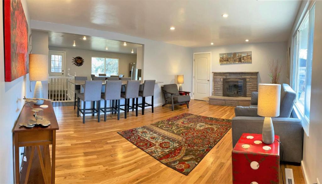 Huge Fully Updated 7-bedroom Home In Millcreek - Salt Lake City