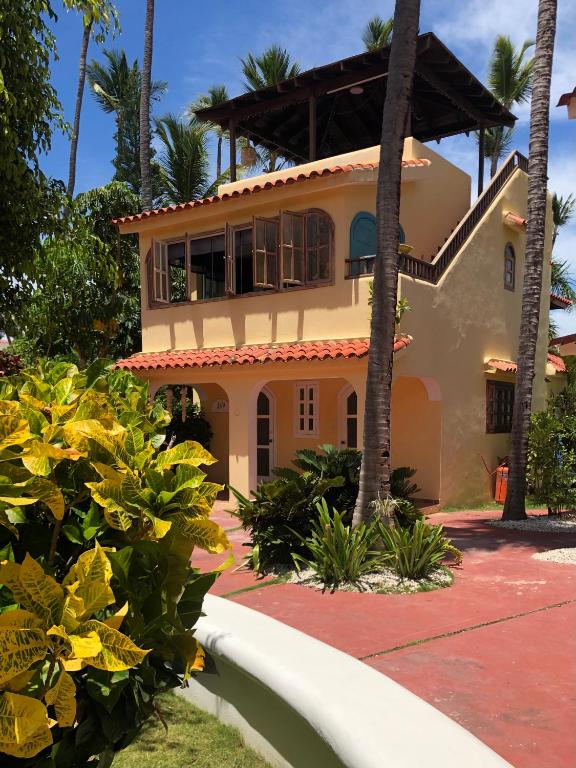 V&V Beach House - Punta Cana