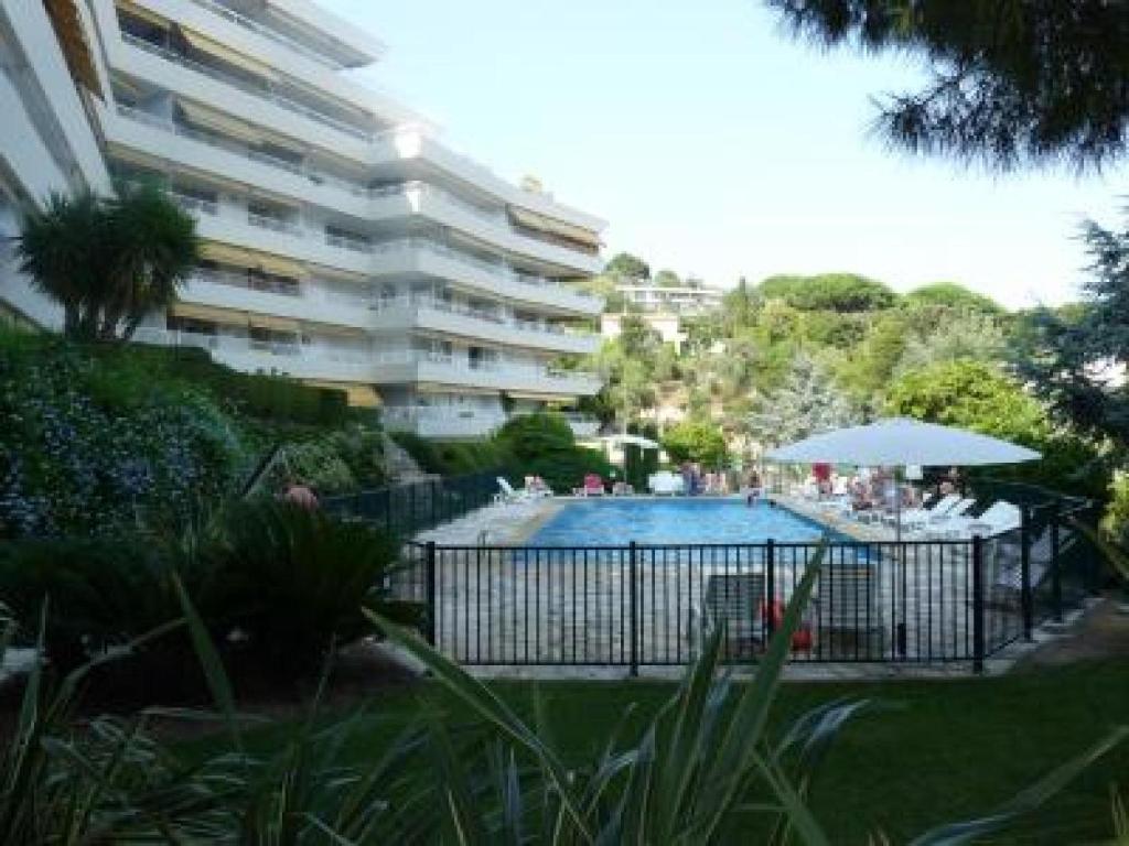 Two Bed Apartment In A Gated Residence With Gardens In Cannes With Sea Views 865 - Cannes