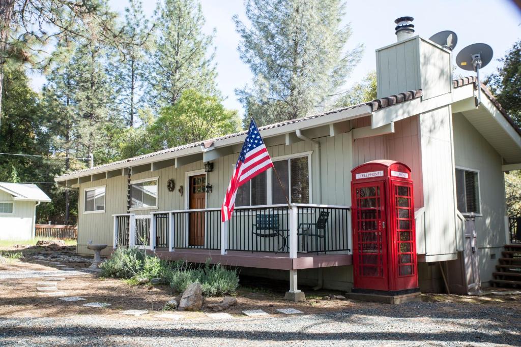 Lovely Mountain Lake Chalet by Yosemite: Equipped! - Groveland, CA