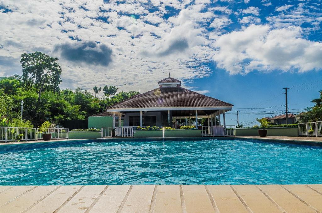 Kingston Vacation Rentals At The Romantic Log Cabin In Kingston - Jamaica