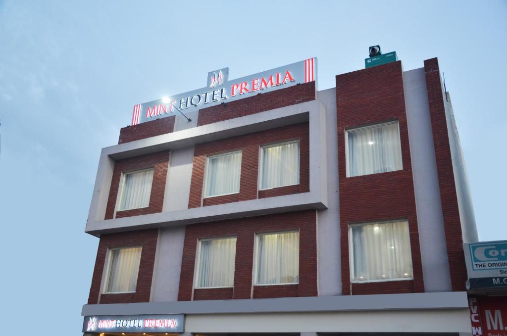Mint Hotel Premia Chandigarh, Zirakpur - Panchkula