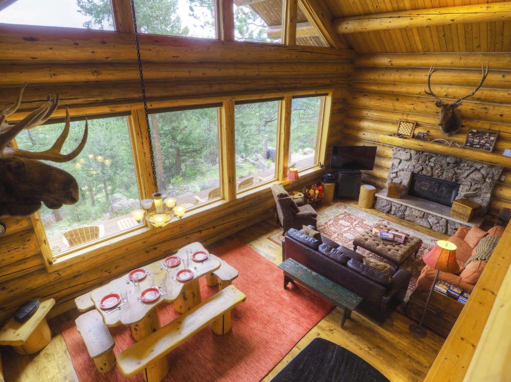 Mounticello Log Cabin - United States
