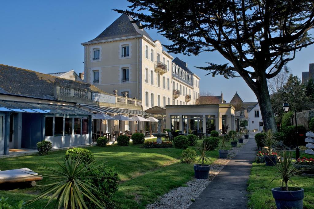Grand Hôtel de Courtoisville - Piscine & Spa, The Originals Relais (Relais du Silence) - Saint-Coulomb