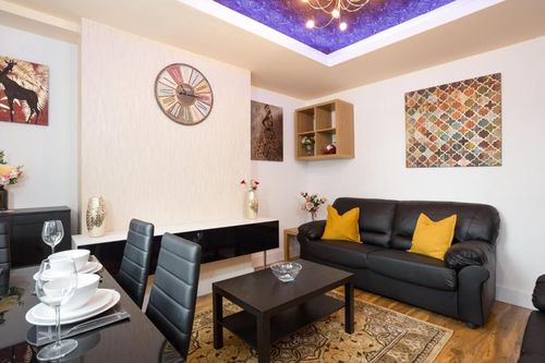 Colton Leeds airbnb, hotels and holiday rentals