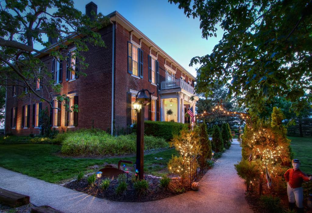 Historic Maple Hill Manor Bed & Breakfast - Tennessee (State)