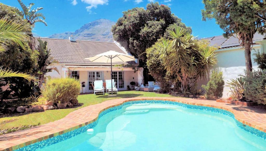 Hout Bay Beach Cottage - Cape Town