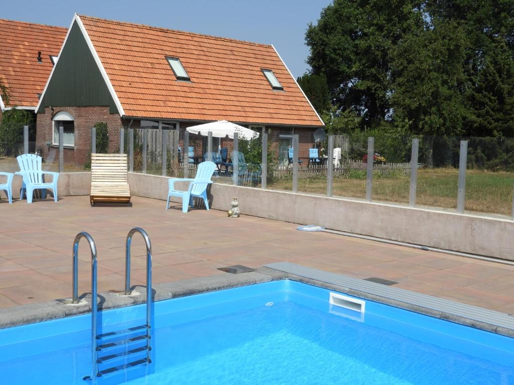Spacious Holiday Home with Swimming Pool in Rekken - Eibergen