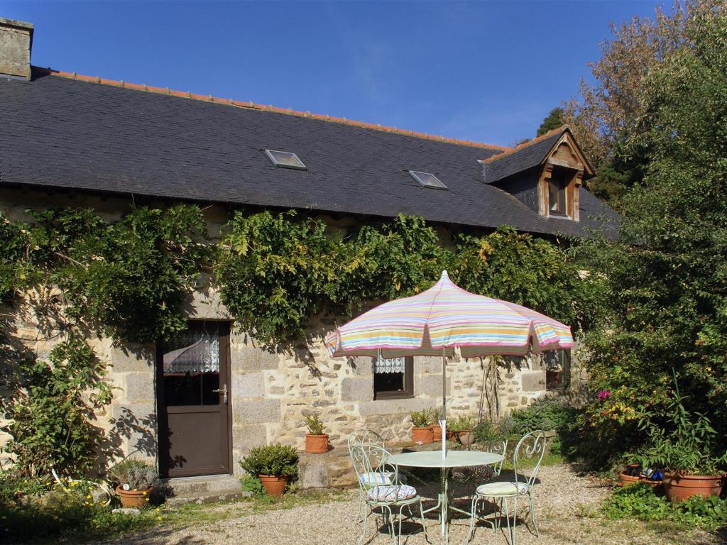 Cosy Holiday Home With Terrace And Garden Near Quimperl - Bretagne