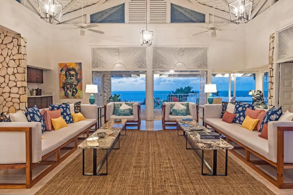 Magnificent 5-bedroom Estate Villa, Sleeps 12 - Montego Bay