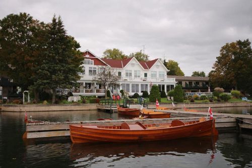 Gananoque Resorts at the Best Price COZYCOZY