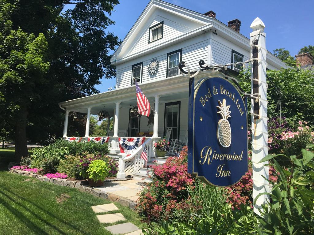 Riverwind Inn Bed And Breakfast - Connecticut