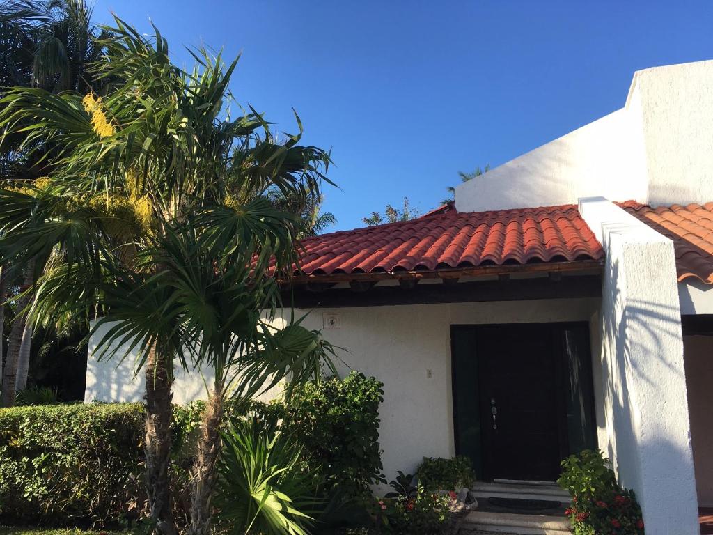 Large House - Walking To Beach - 10 Guests! - Cancún
