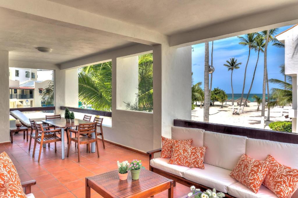 Oceanfront Apartment With Beach Views And Large Balcony - L-201 - Punta Cana