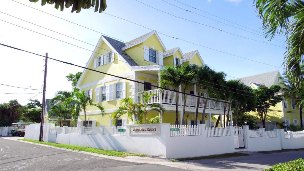 Sapodilla House - The Bahamas