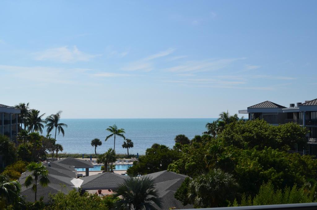 Top Floor Ocean Views, Spacious 2 Bedroom Condo, V - Key West, FL