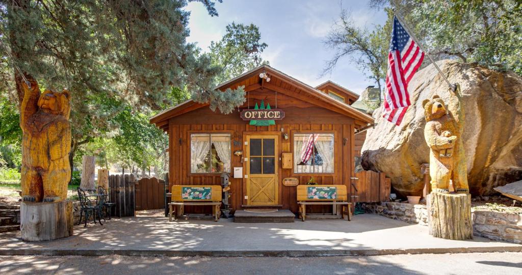 Whispering Pines Lodge - California