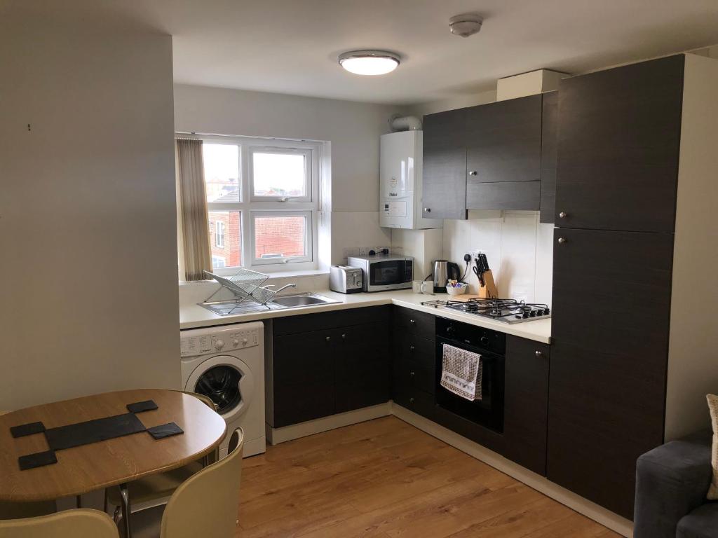 Town Centre Apartment with FREE Parking - Loughborough